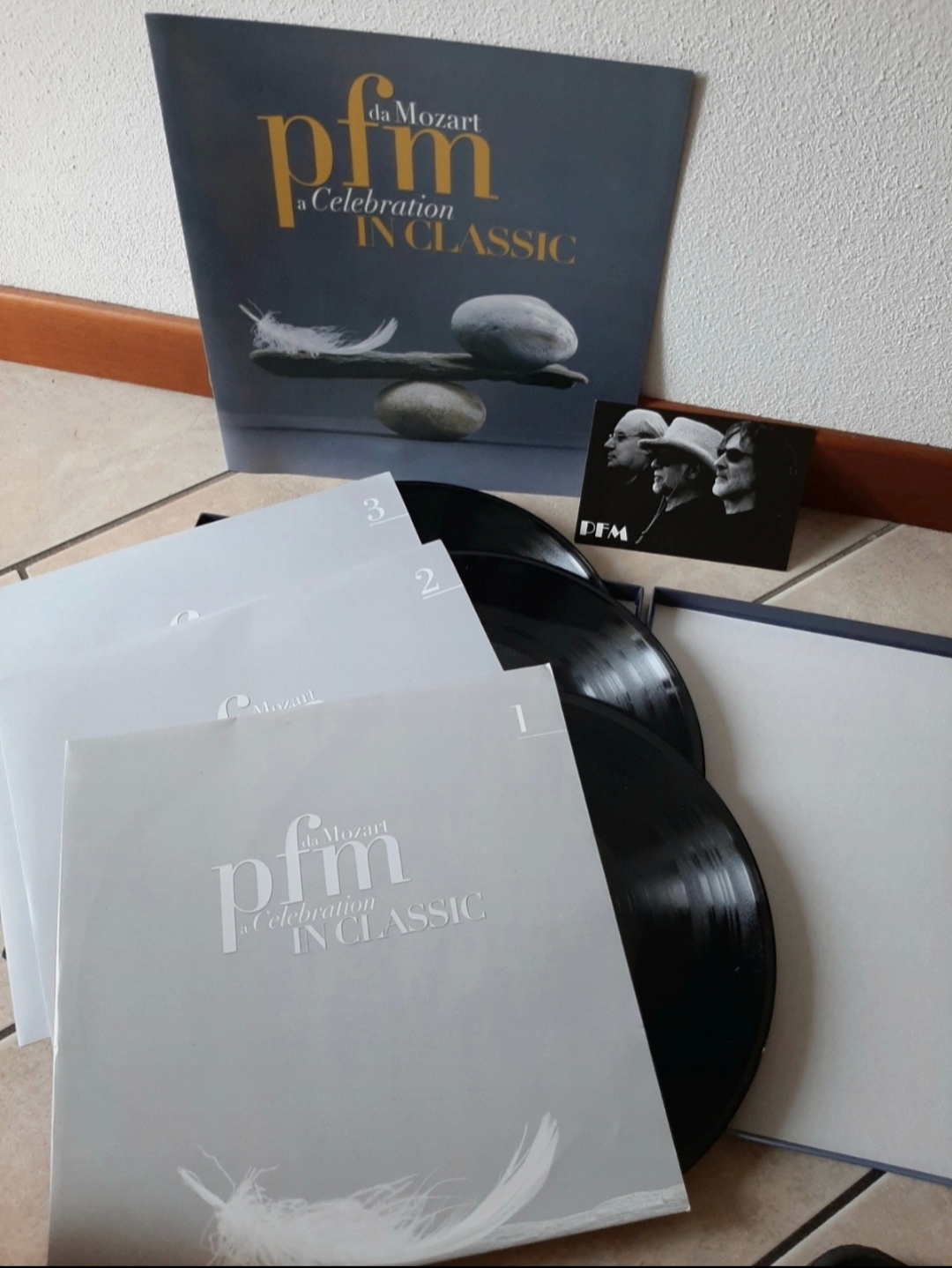 Premiata Forneria Marconi – Pfm In Classic Da Mozart A Celebration - 3 LP Box - Image 3
